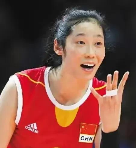 女篮、女排都有大动静。女篮这边，大胜波黑后传来李梦无缘亚洲杯的消息。宫鲁鸣说一是