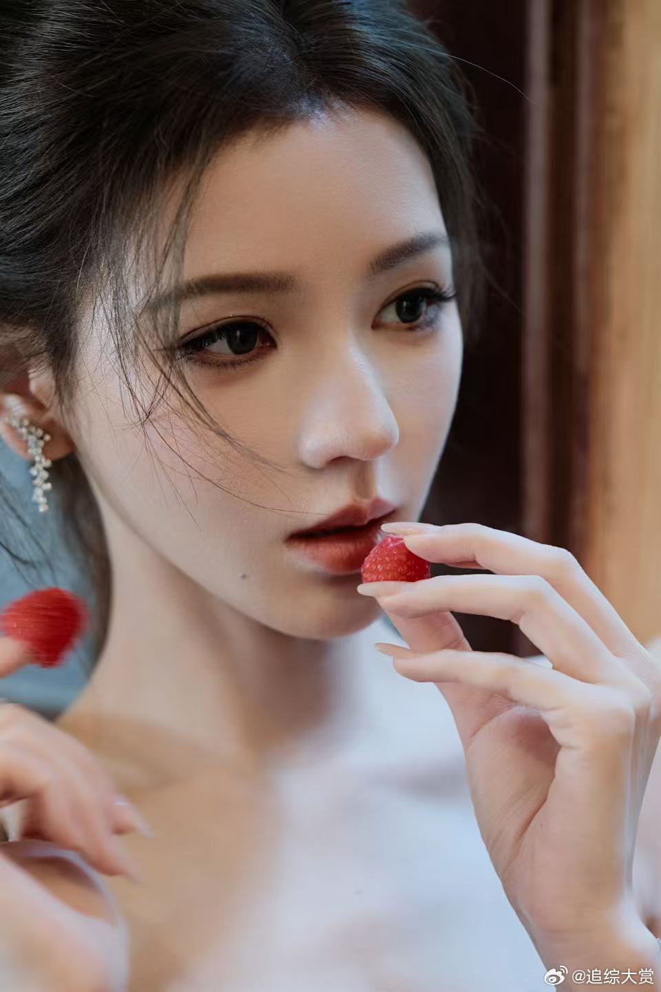 张予曦高清镜头下的状态高清镜头是“照妖镜”？对张予曦来说是“美颜镜”，无修生图状