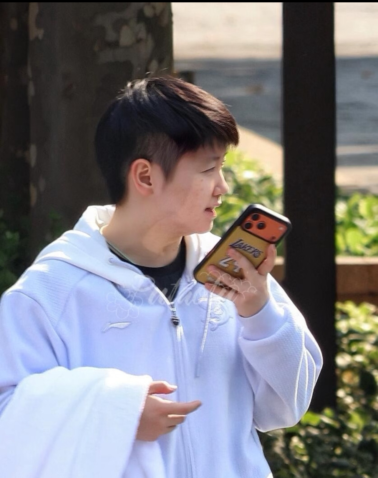 曼巴精神从不止于篮球赛场，它深藏着日复一日的付出与汗水，也深藏着身处绝境也咬牙不