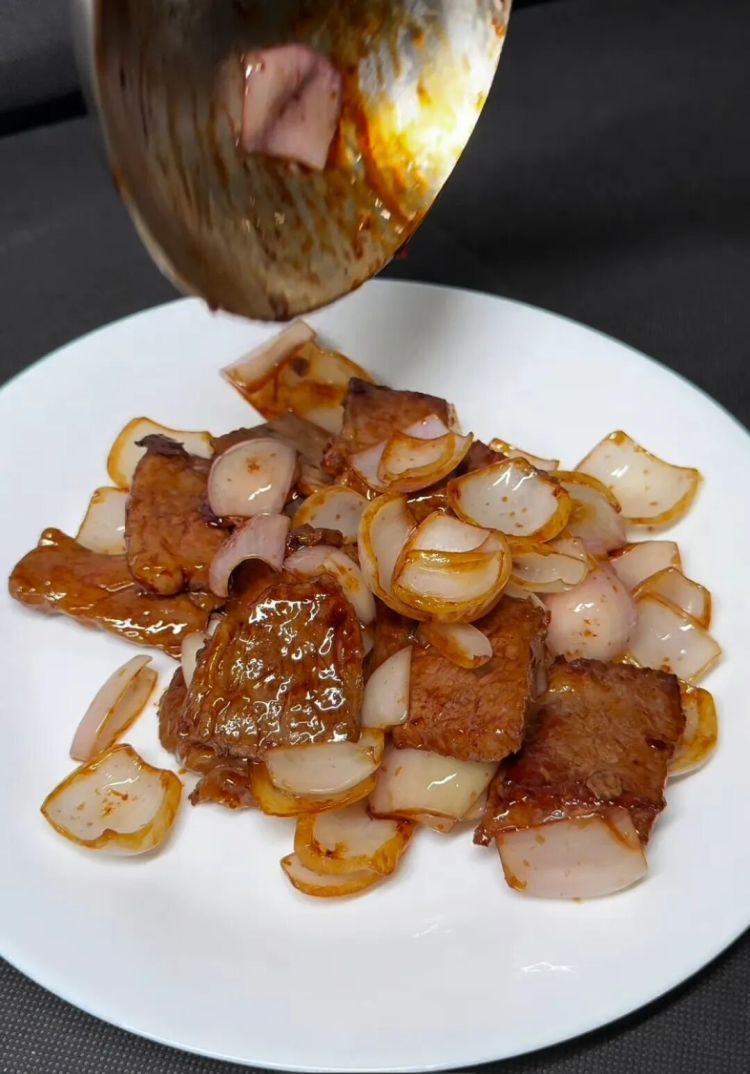 春节私厨上门做年夜饭爆火！日薪千元仍‘一厨难求’