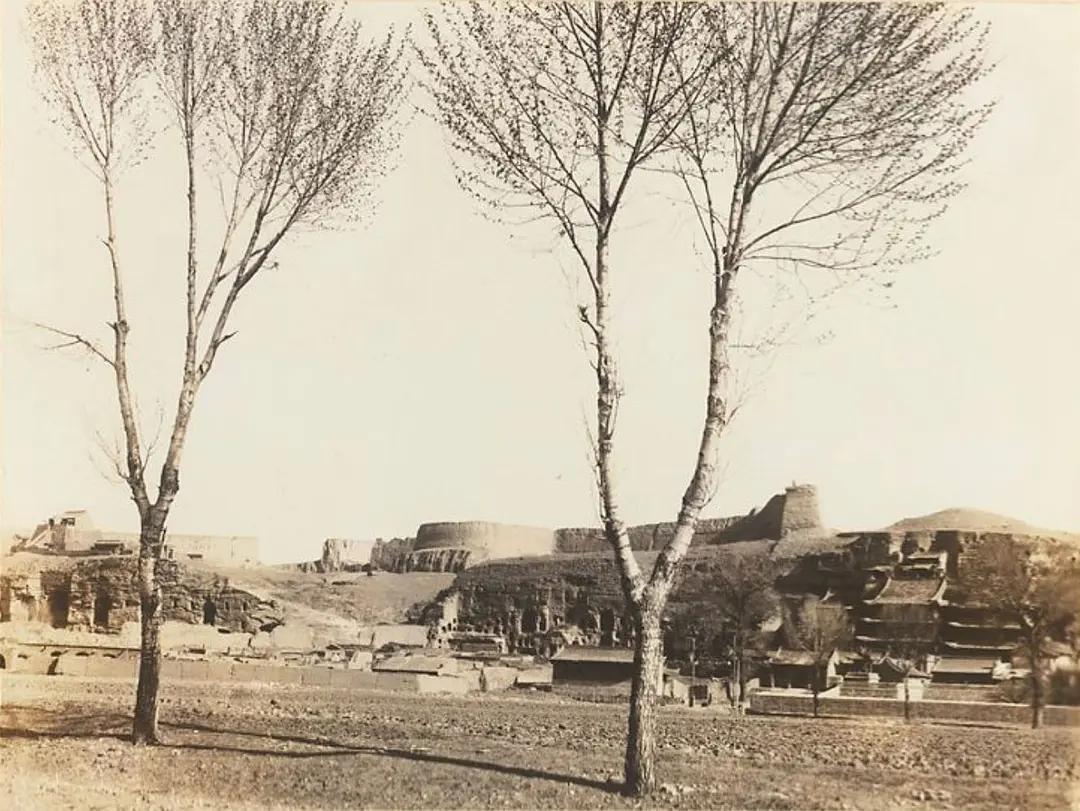 外国摄影师镜头里的中国时间:1933-1946年地点:大同市云冈石窟摄