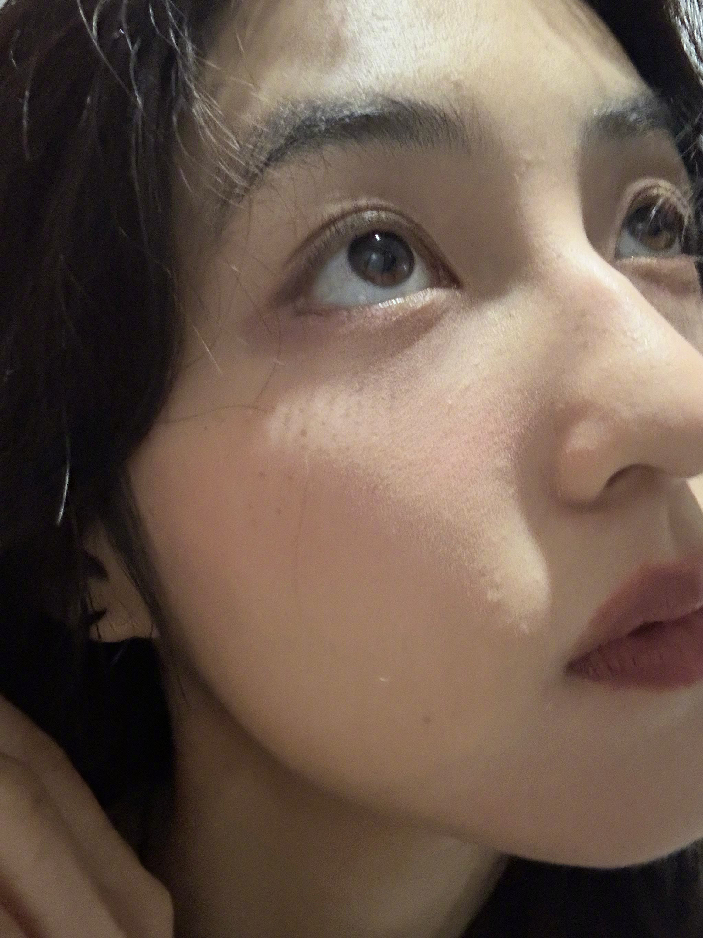 张子枫手臂都是伤疤在复制粘贴的时代，你是手写的诗