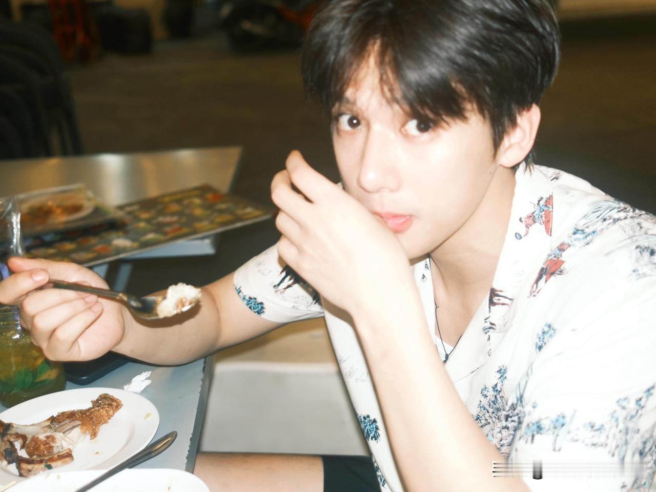 2月3日，王安宇发文为自己庆生，祝他28岁生日快乐。王安宇晒出18张生日写真