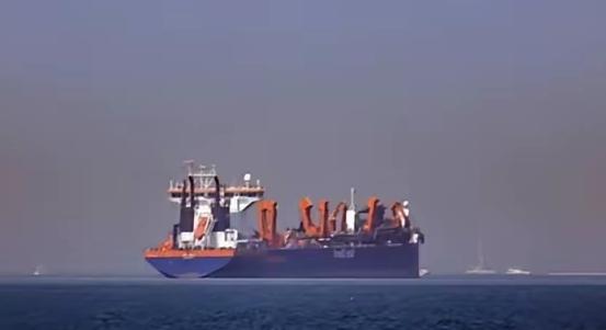 中国油轮安然通过霍尔木兹海峡，其它10余艘油轮接连被击中，或沉没霍尔木兹海峡