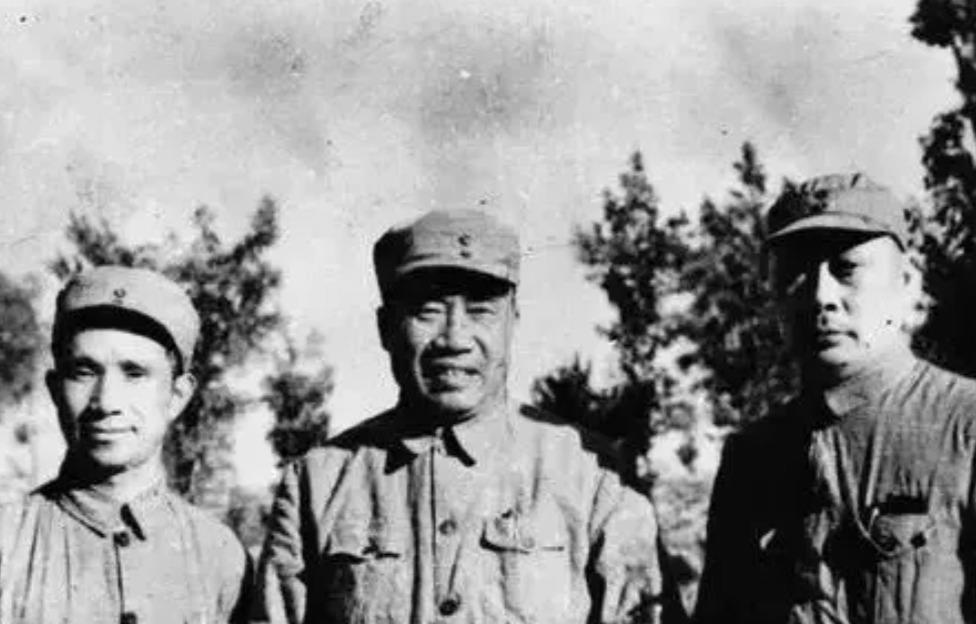 1948年，陈毅、粟裕护送朱老总穿越敌占区，迎面撞上200多名国民党兵。陈毅、粟