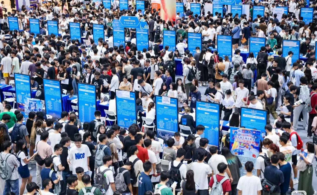 1270万毕业生抢不到工作！大学生就业难的真相：不是大学生太多了，是没用的大学生