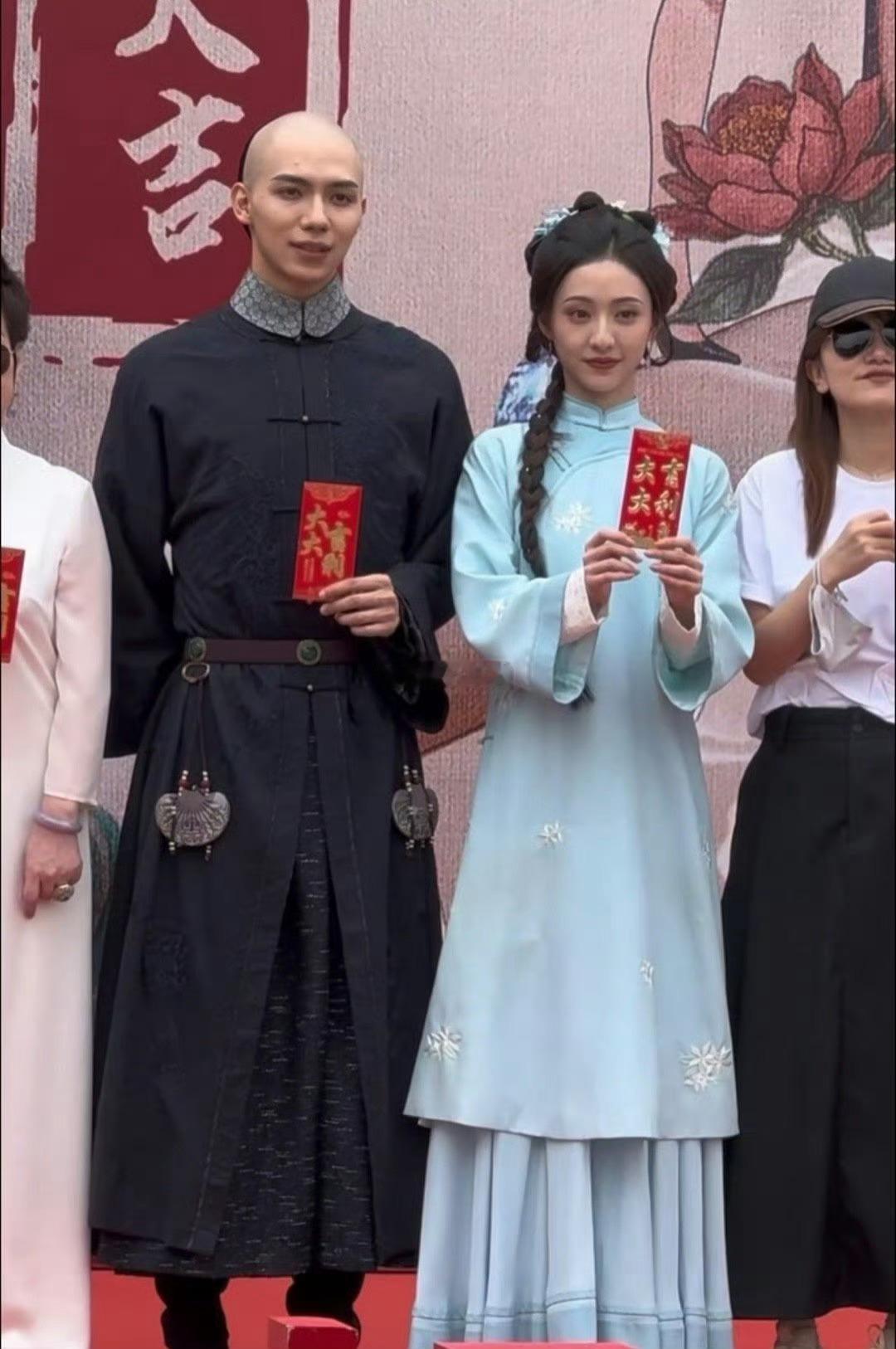 感觉她真的难爆了，都落到拍短剧的地步了
