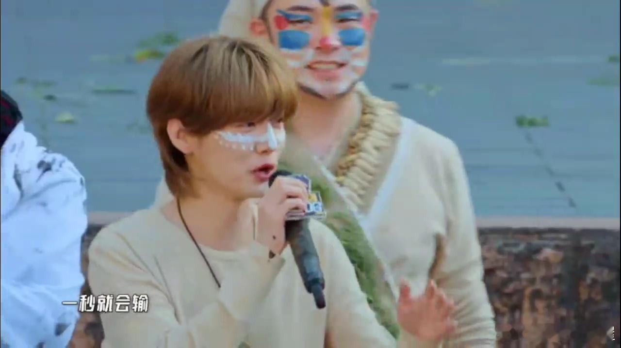 泥潭摔跤的名场面来了！鹿晗秒输哈哈哈哈哈鹿晗上场前就念叨自己一秒必输，邓超还在