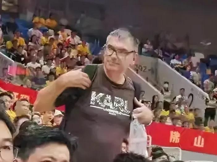 贝罗卡尔肯定刘李试训表现，广东持续考察潜力内线广东宏远新任主教练贝罗卡尔现