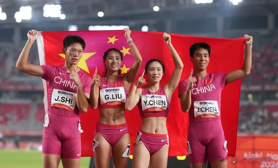 刚刚结束的名古屋亚运会田径男女混合4×100米接力决赛，由陈锦丰、刘国怡、施君