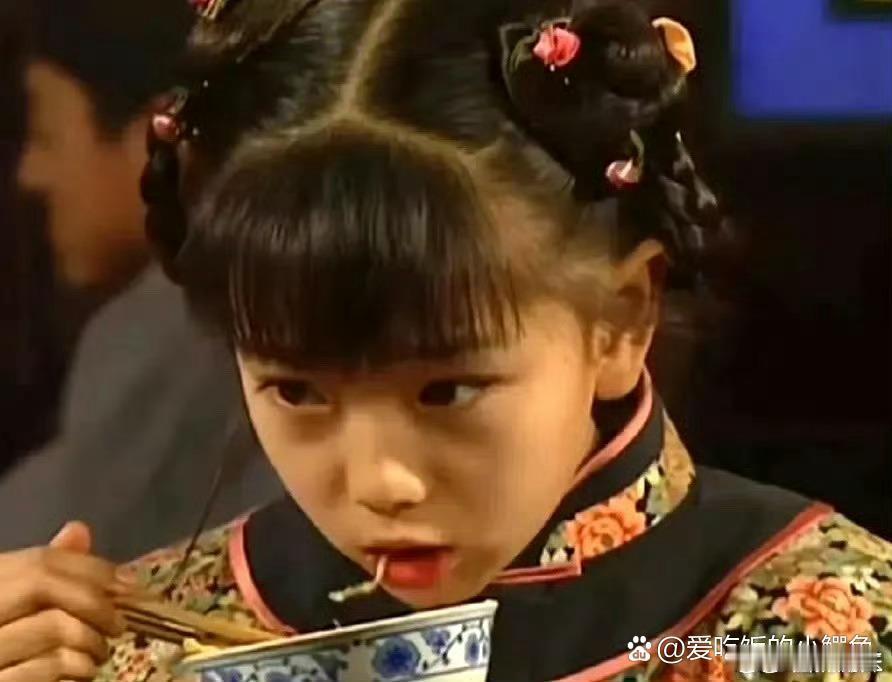 拍摄《还珠格格》时，因仿真菜质量不好，琼瑶坚持全用真菜进行拍摄。