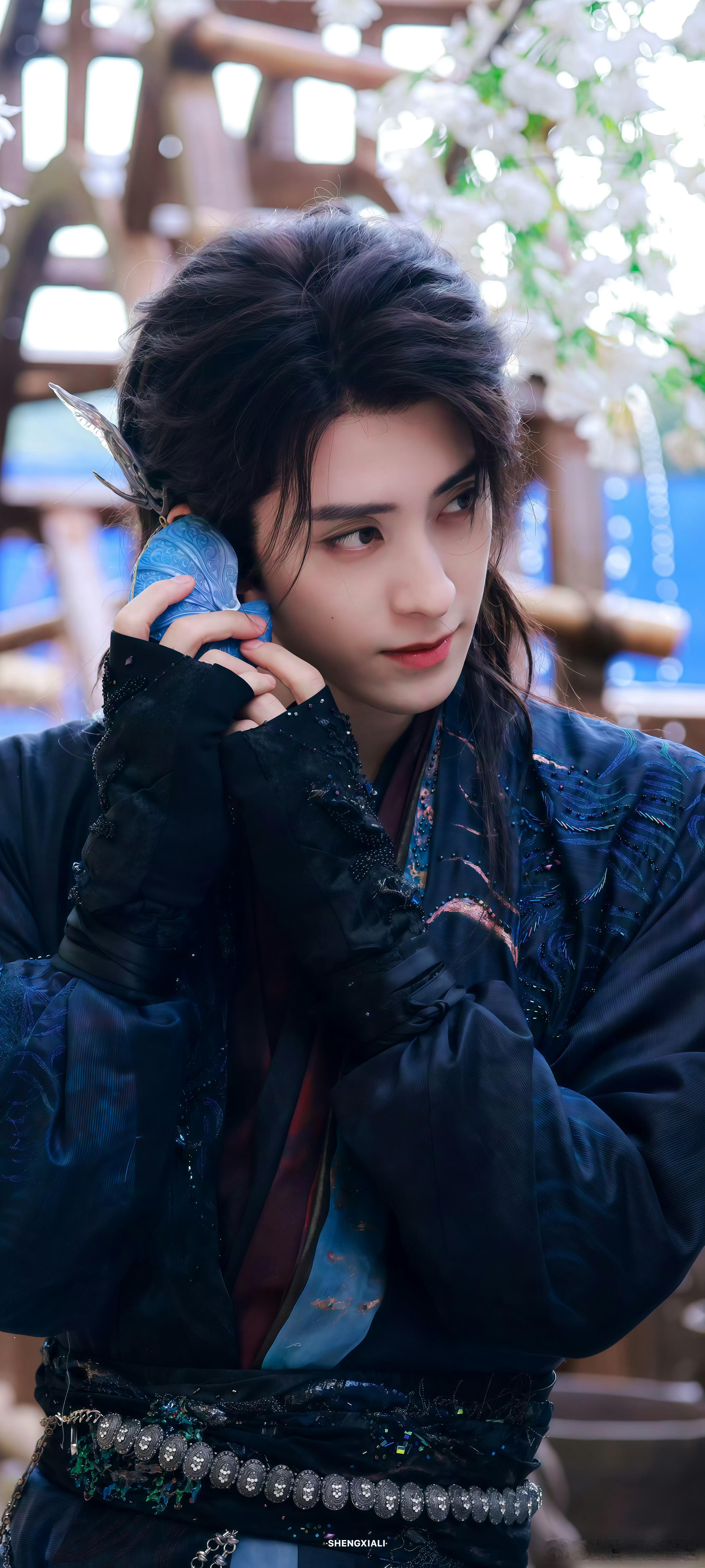 很少分享小敖的古装壁纸，但这几张实在貌美！点图片开全屏，呼吸一滞的震撼感！敖瑞鹏