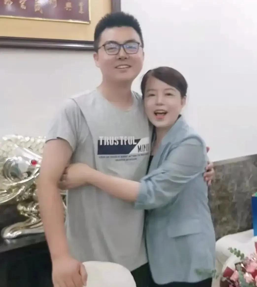 不要道德绑架郭威！他知道血浓于水，但是感情的事，是内心真实感受。这么多管闲事的