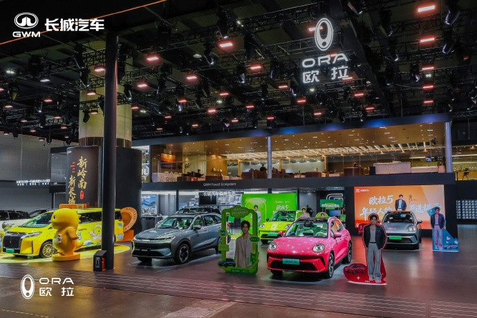 好多巴胺配色的欧拉展台！但我觉得也是一种大胆尝试，一改往日车展的风格了！