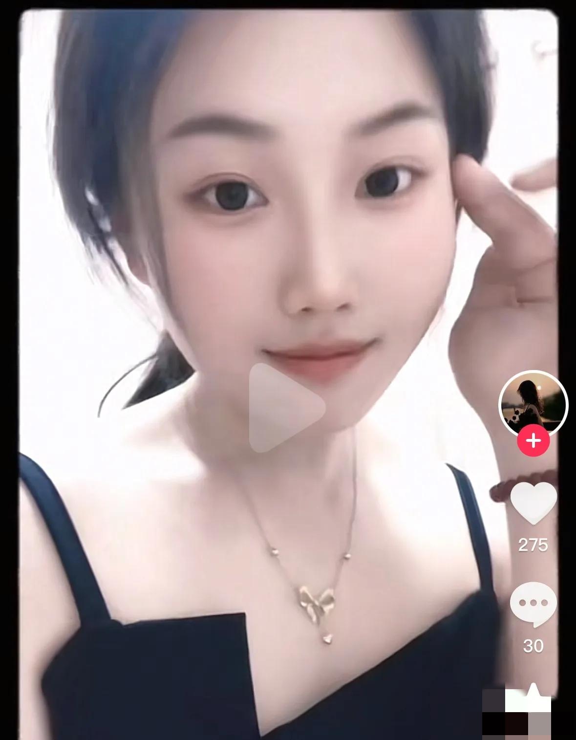 被杀害的母子三人太可惜了,母亲才30岁,大大的眼睛,白皙的皮肤长得很漂亮,一双儿