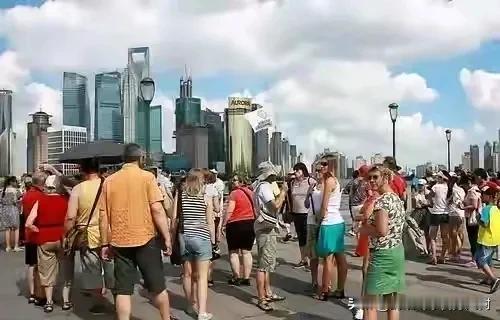 中国四大古都：洛阳、北京、南京、开封。第5大古都是西安。因为前四个古都有自己的独