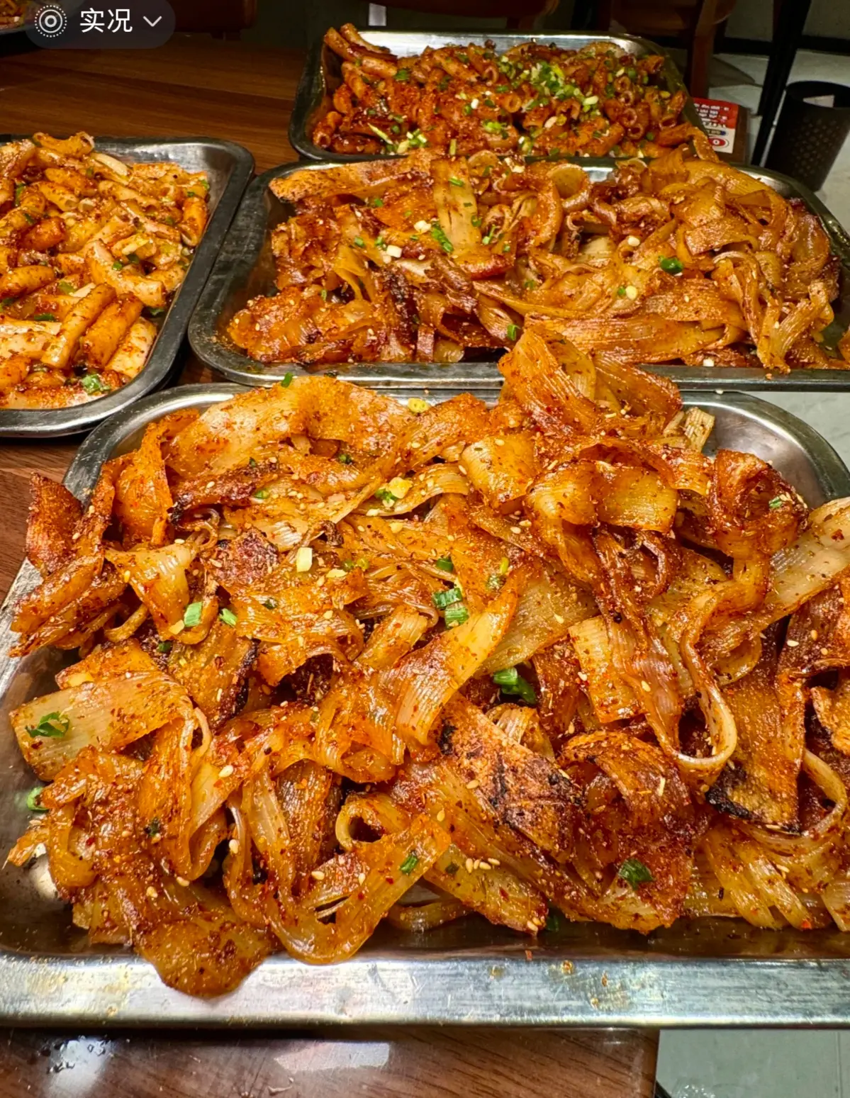 这个烤冷面，真的是色香味俱全啊