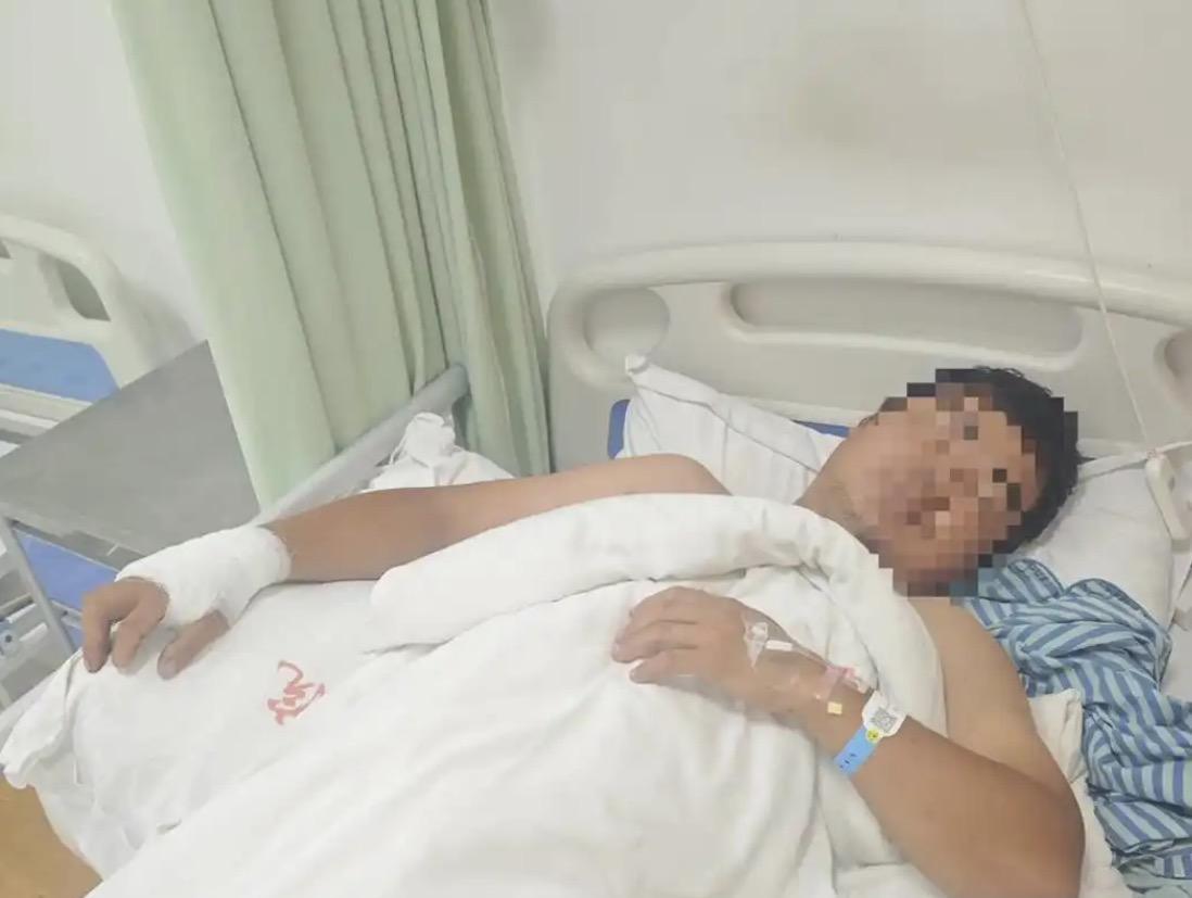 男子手部被玻璃划伤住院，医生却开单子让检查前列腺，到底是医生别有目的乱开单，还是
