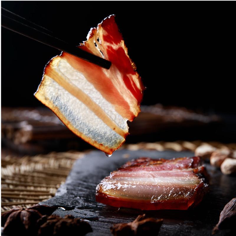 烟熏腊味，是川渝人民的乡愁。精选新鲜猪肉制作，烟熏味不浓又不淡，味道很正宗，喜欢