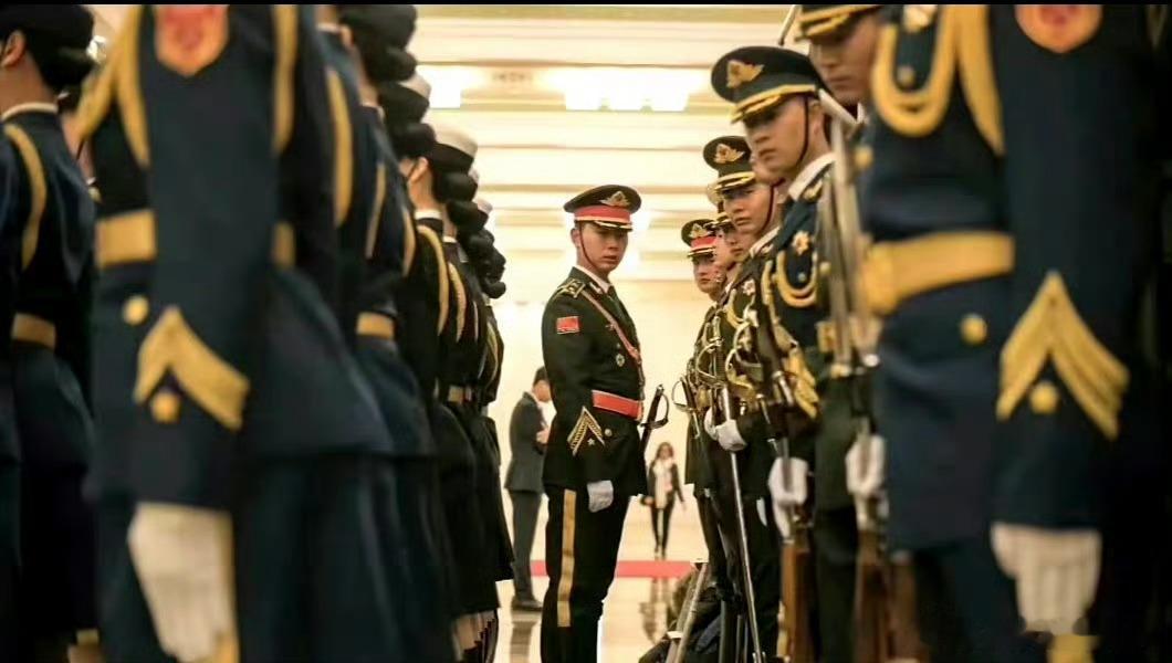 九三盛大阅兵内什么，我有个建议，能不能给法新社个拍照的好位置？[并不简单]​​