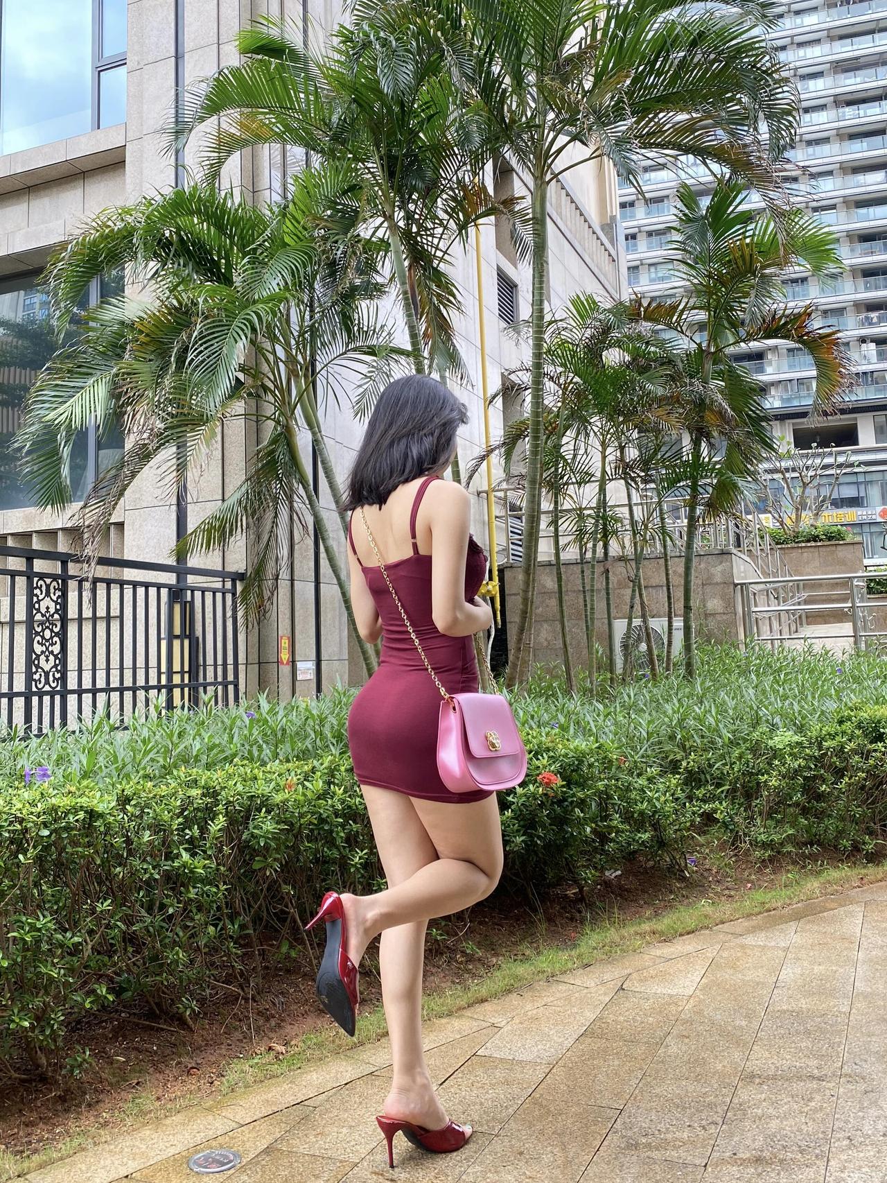 什么样的身材会美到犯规?这样的午后无需刻意安排只需享受此刻的风享受这抹阳