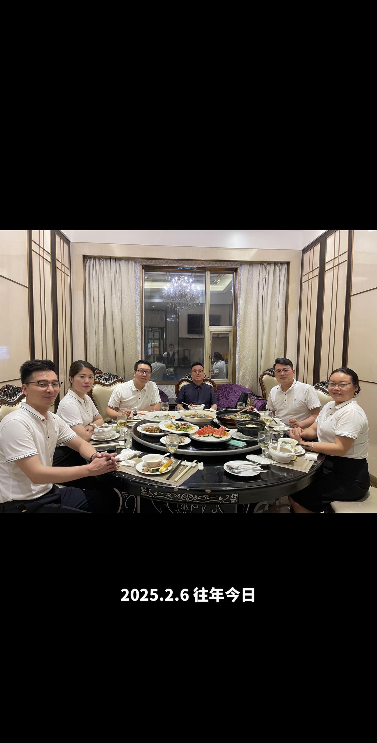 欢聚一堂举起这杯酒