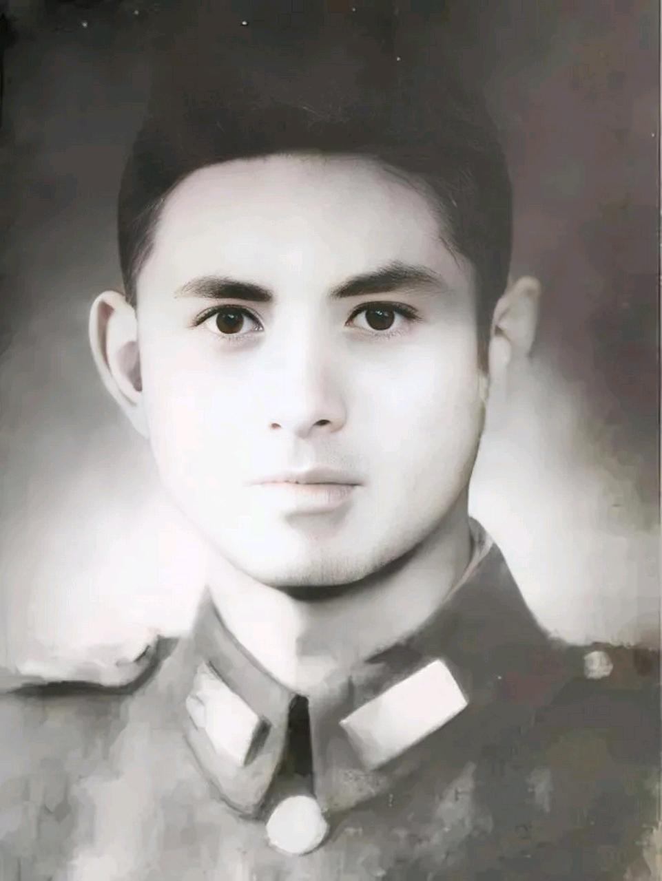 1947年冬，地下党员石淳，把撤离暗号塞进墙缝，高烧烧得他视线发花，可更怕的是没