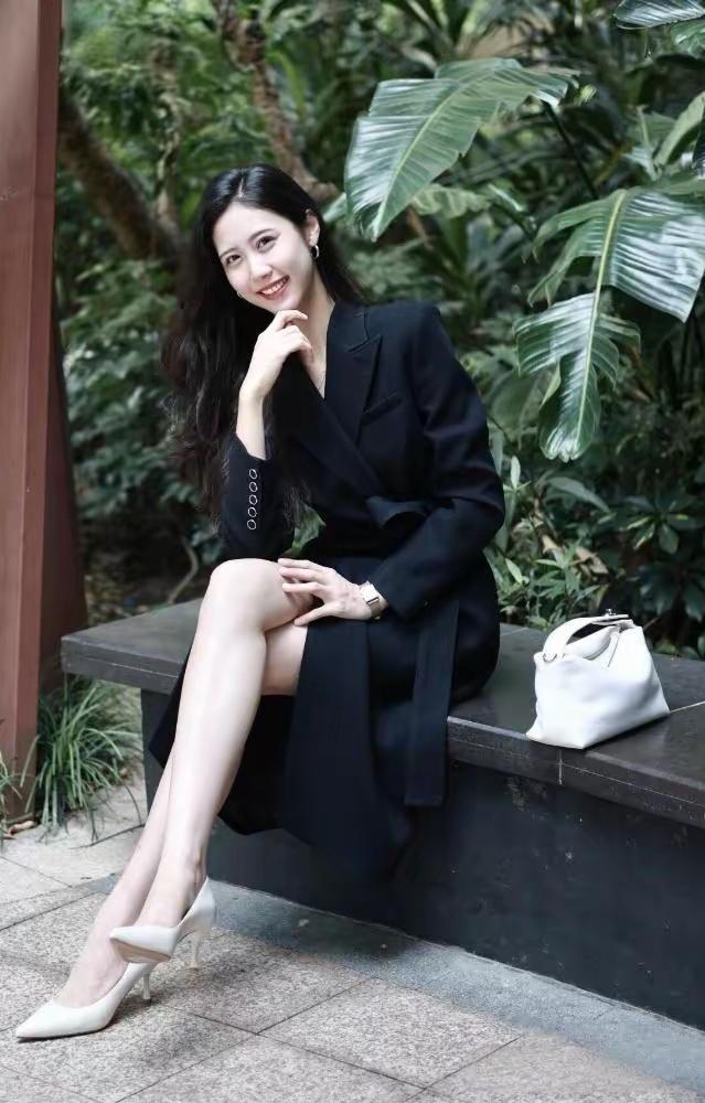 熟人之间最忌“熟不拘礼”变成“熟而无礼”。再好的朋友，也不能随意翻动对方的抽屉；