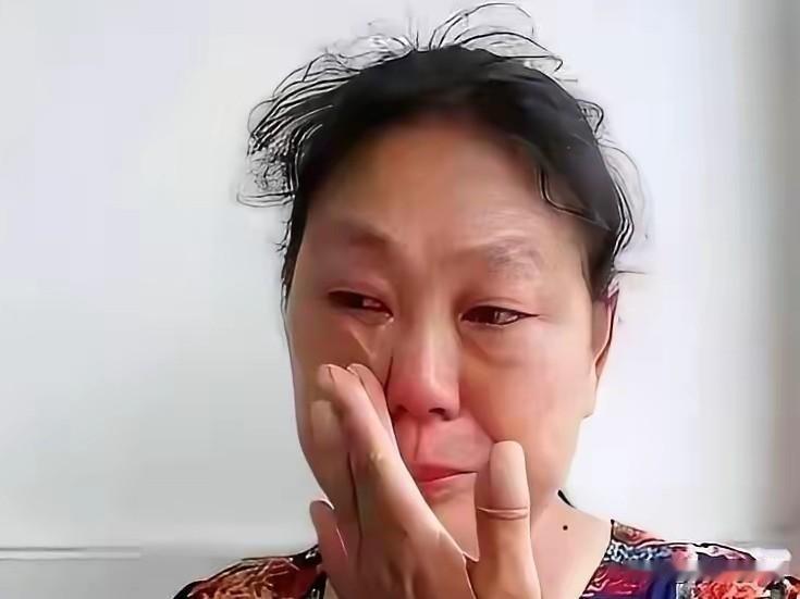 上海这个大妈，儿子儿媳估计恨死她了，本来是想炫一下的，结果炫翻车了。业主群凡尔