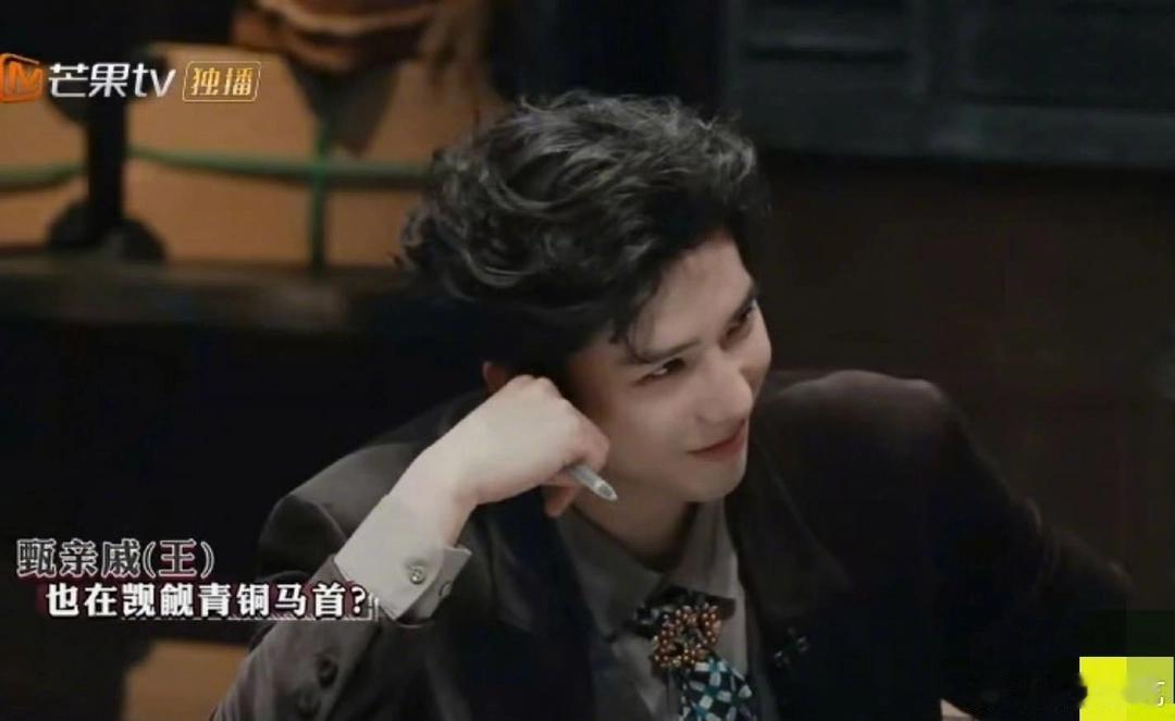 都说《大侦探》这季请王安宇是来凑数的，结果呢？人家是来“整顿职场”的。开场搜