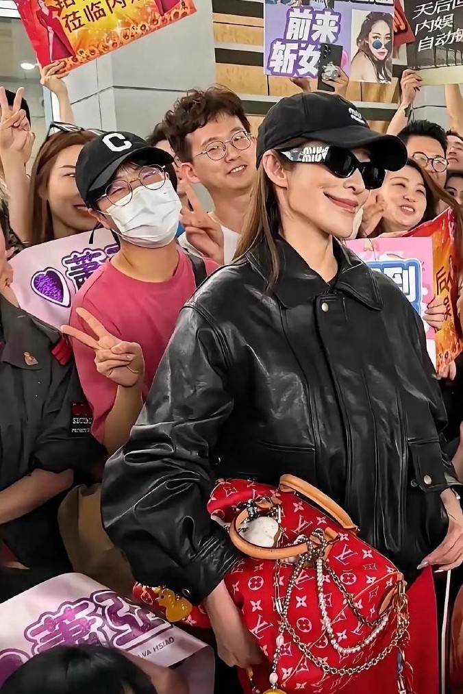 万万没想到，女神现在变成了这样了，差点没认出来。