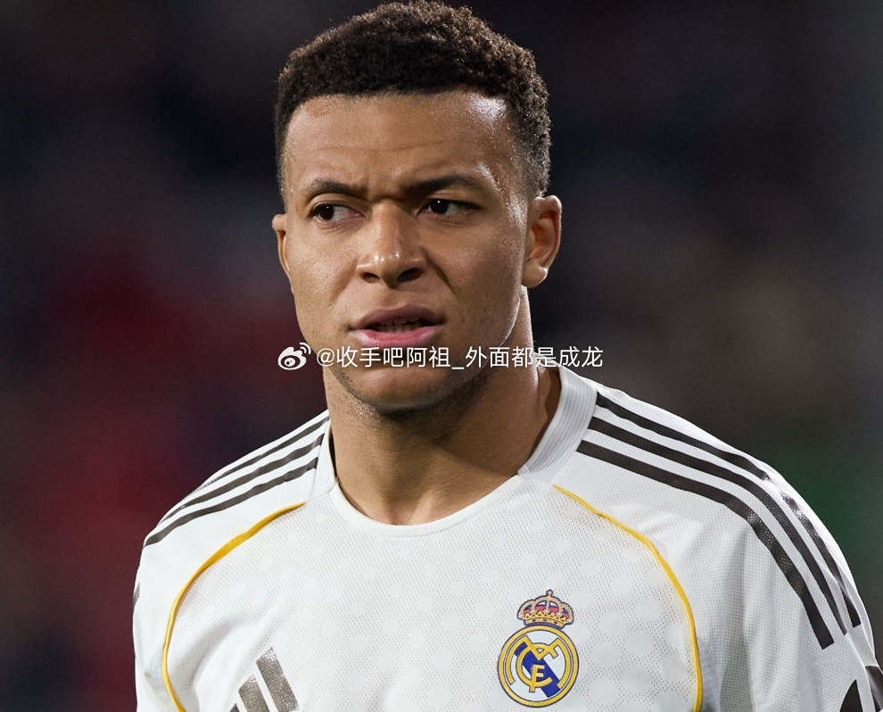 据西班牙六台记者JuanfeSanz今日在电视节目中独家报道了有关姆巴佩膝盖伤