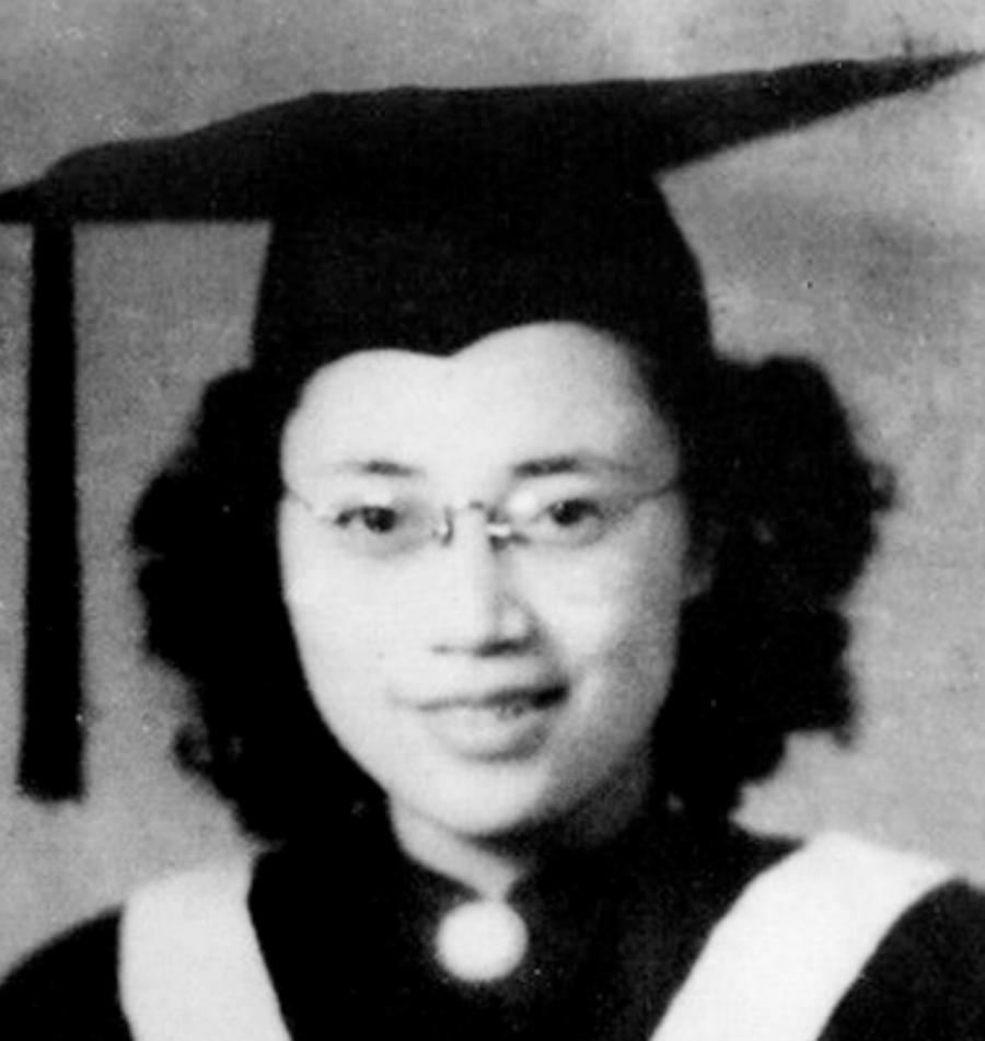 1950年，被折磨到体无完肤的萧明华，听闻敌人要枪自己。突然，抬头说:“我可以招