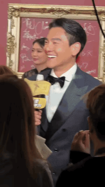 对着彭于晏的镜头快速甩到于适那边，镜头的主人没有一丝一毫的犹豫，可谓十分果断了