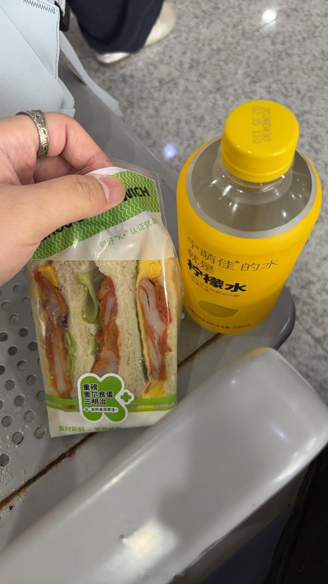 贵宾厅的先出去你们在机场一般吃什么威海·威海大水泊机场