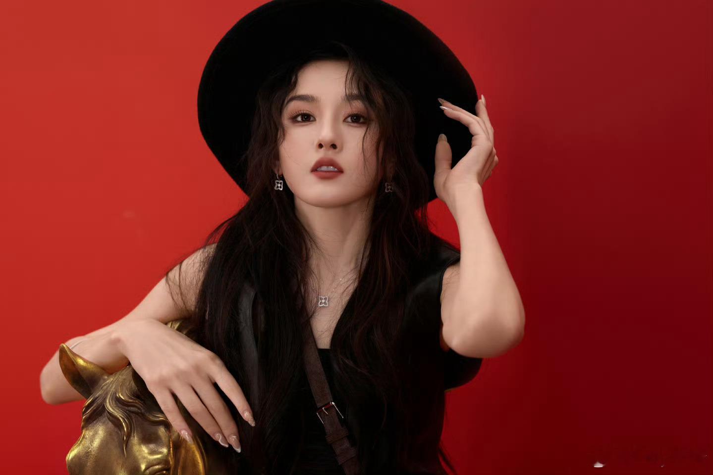 宋祖儿瑞马踏春牛仔造型宋祖儿牛仔风造型宋祖儿瑞马踏春造型🈶牛仔风宋祖儿超酷