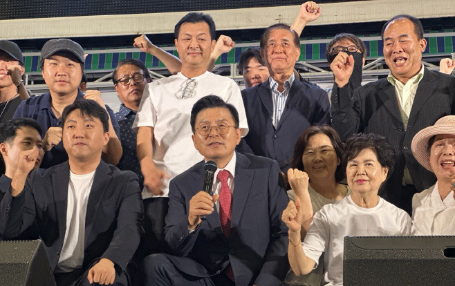 韩国前总理怒批老东家没用韩国政坛大地震！前总理黄教安怒