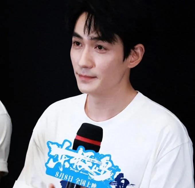 朱一龙“打脸”质疑！首映发言全网刷屏曾一年演16部剧却默默无闻，顶着“花瓶”