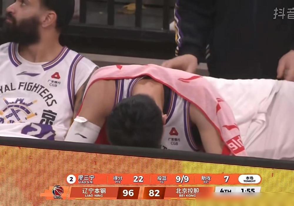 三连败来了！廖三宁这失落的样子看着真让人心酸！12月22日，北京北控男篮客场挑战
