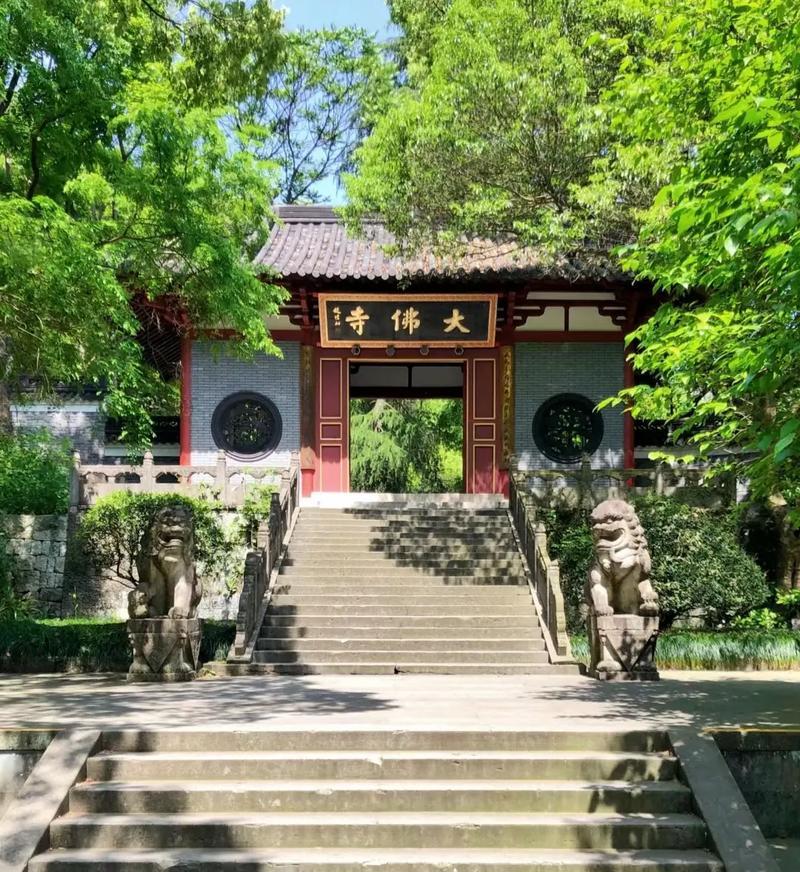 浙江旅游，新昌美景和美食打卡攻略！浙江新昌美景和美食推荐：1、大佛寺（江南