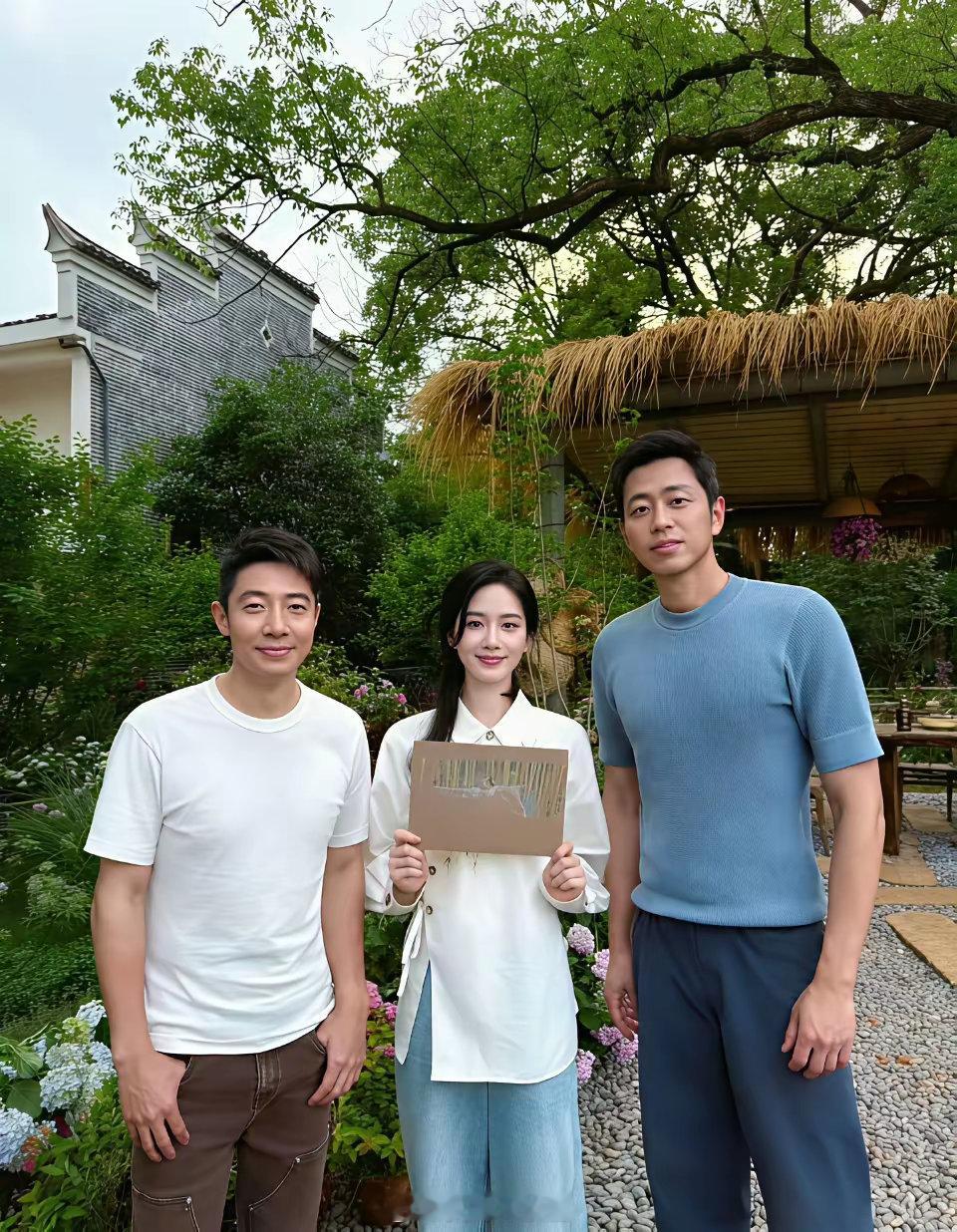 刘诗诗别拍戏了，新中式造型直播插花，观众可以看一天​​​