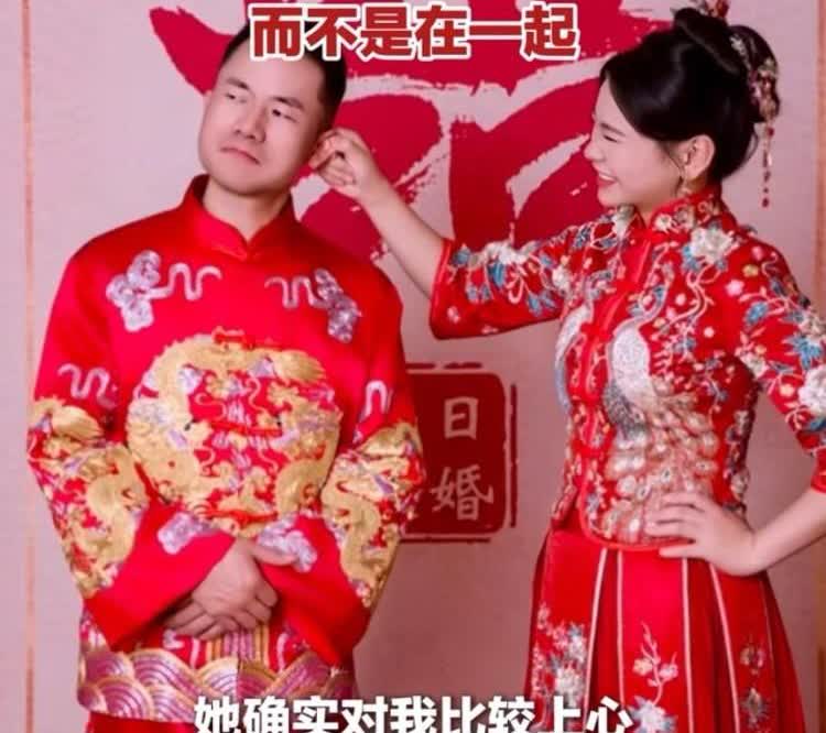 这是祖坟冒青烟了吧？天上掉下个林妹妹！男子在一个十字路口转弯时，一不小心撞到