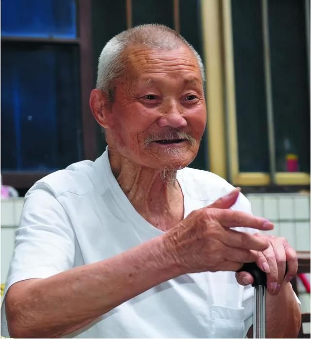 1984年，河南一67岁的老红军回四川老家探亲，然而当地民政局的工作人员在看到他