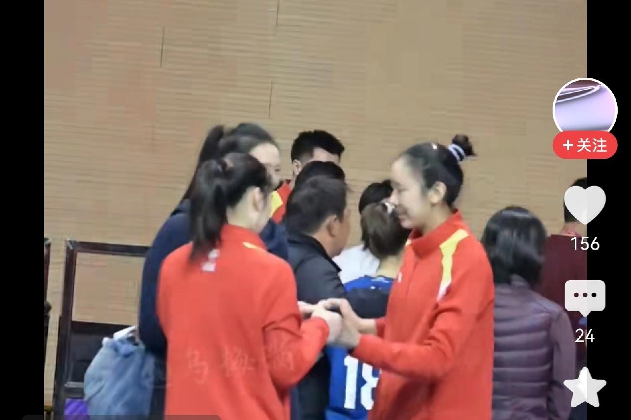 难怪各队都起用经验丰富的老队员，从周页彤/万梓玥身上，看到了江苏女排的取舍。