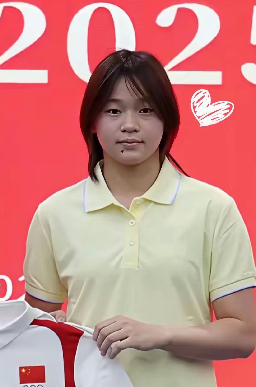 反差感十足！全红婵新生代表发言气场全开，难道她真的告别了稚气？​​今天，全红
