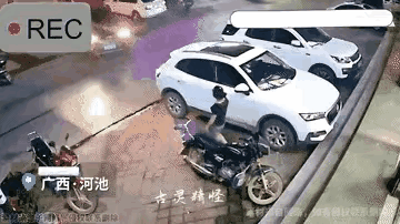 老天呐，这是赤裸裸的违法啊！[捂脸哭][捂脸哭]