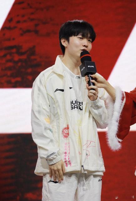 为何rookie的尽力打法纯伤害团队对rookie个人品格是无感的，只是觉得很奇