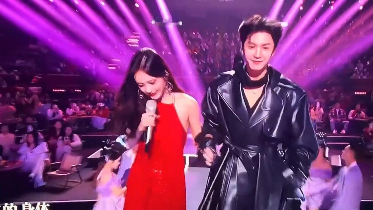 李一桐这个到底算不算假唱？感觉陈哲远憋不住笑了