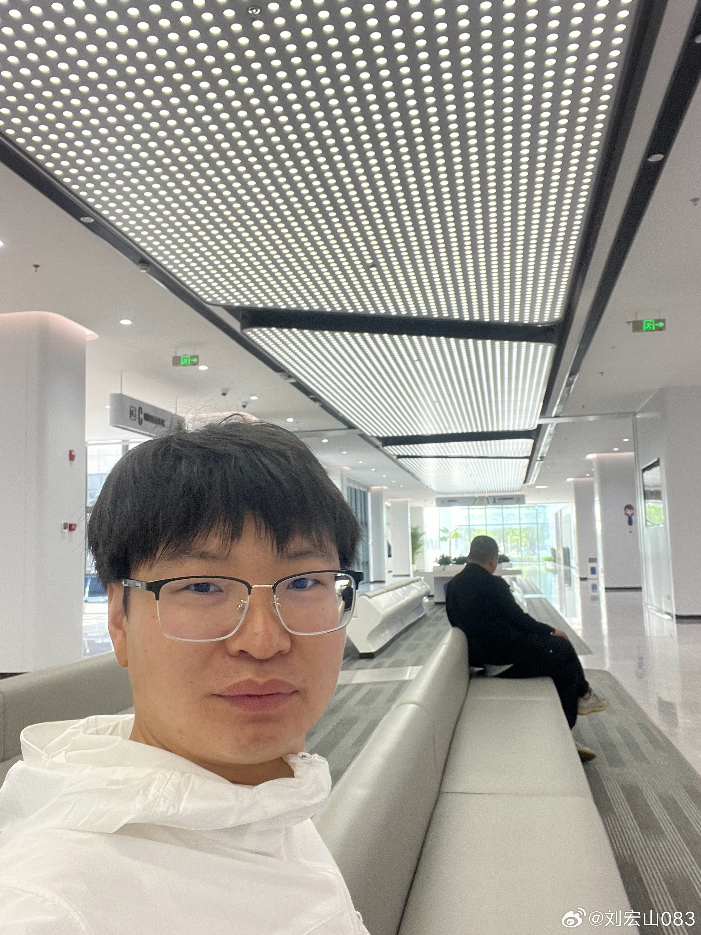 大烟台开发区和福山政务服务的体验开发像大城市办公环境，福山连村委会村主任的办公室
