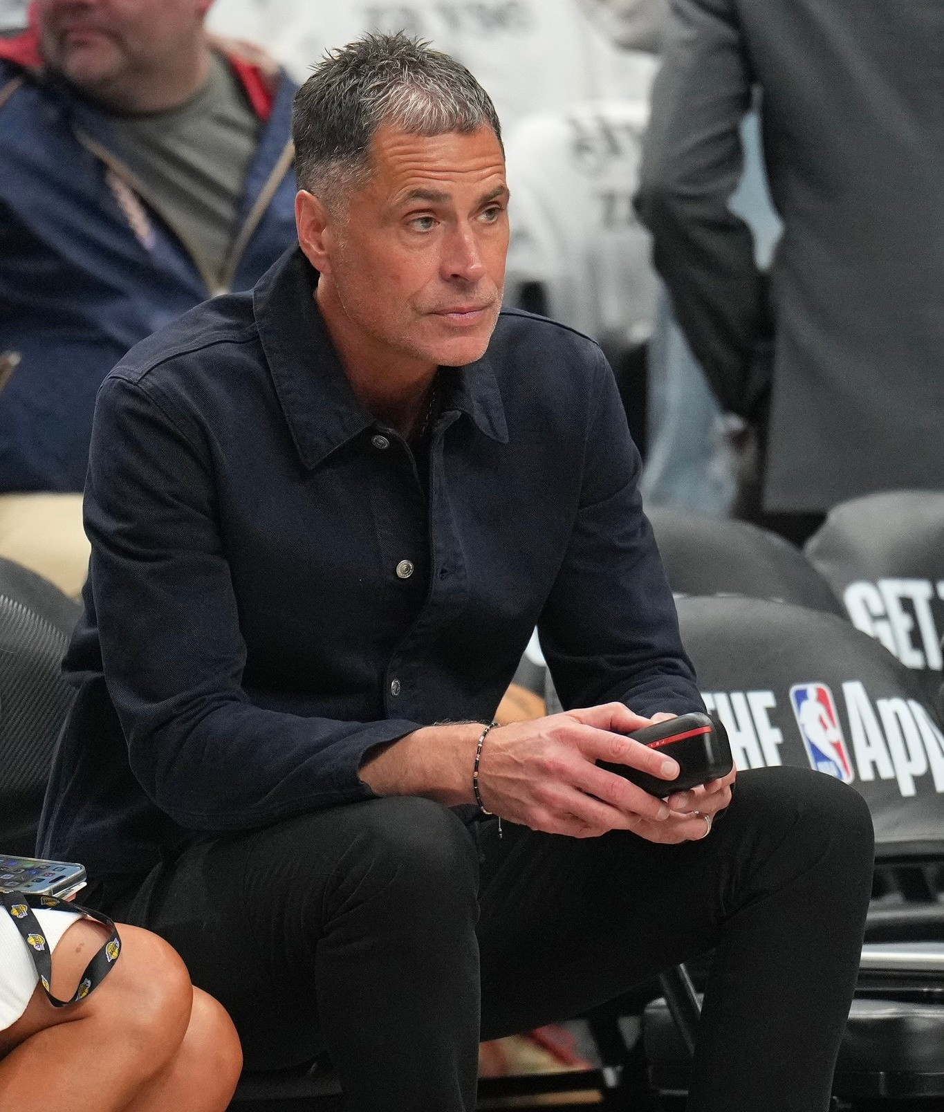 湖人正式合同15人名单已经满员，但不能排除佩林卡在买断市场继续签约。湖人可用金额